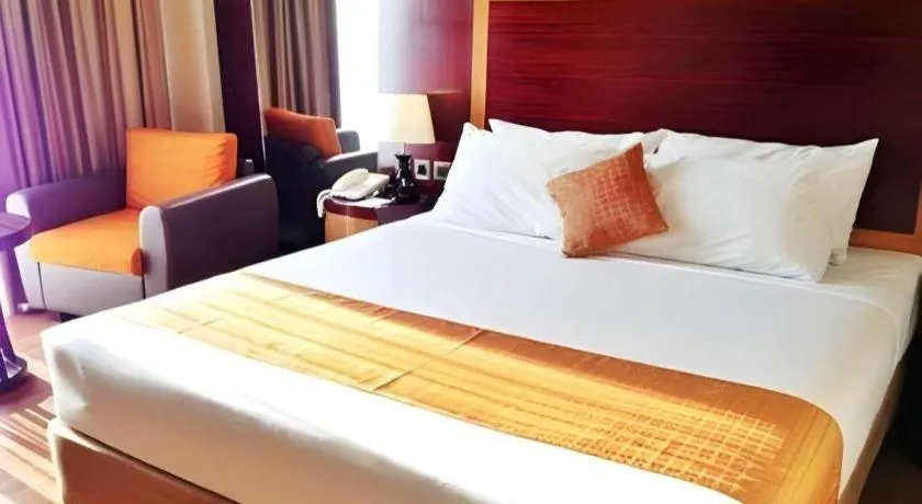 Bed in Regent's Park Hotel at Kayutangan Malang