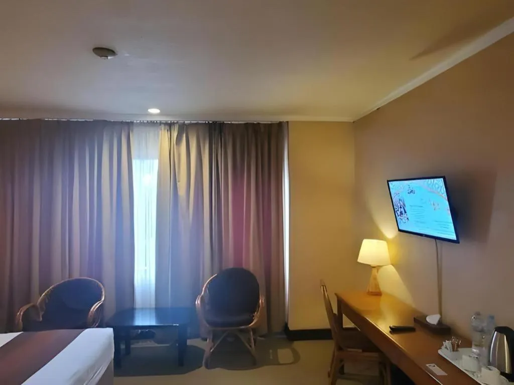 Bed in Regent's Park Hotel at Kayutangan Malang