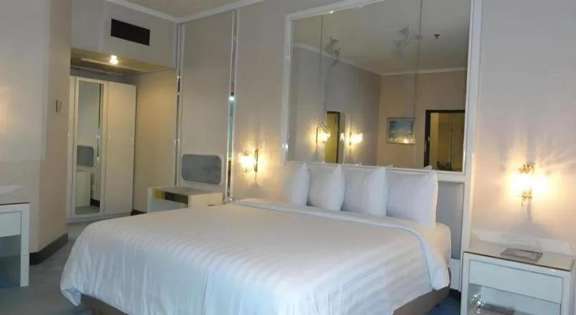 Bed in Regent's Park Hotel at Kayutangan Malang