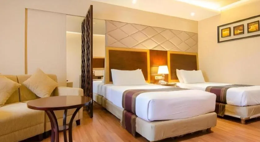 Bed in Regent's Park Hotel at Kayutangan Malang