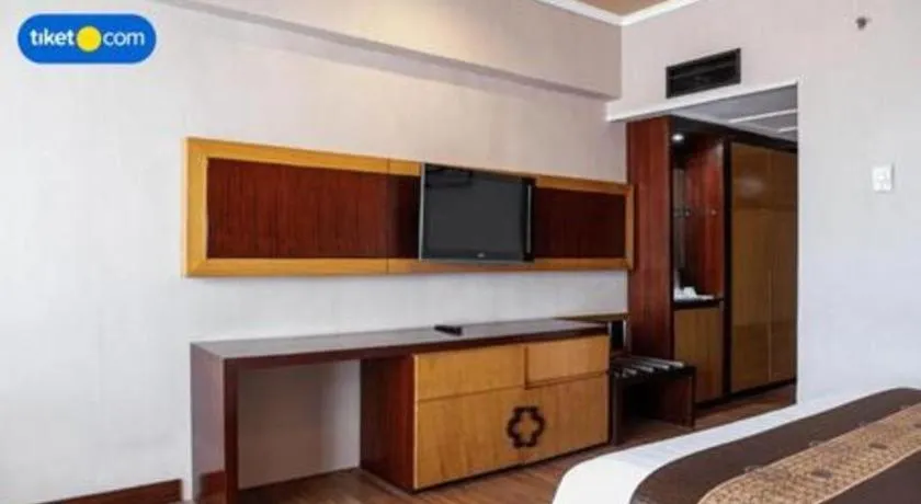 Bed in Regent's Park Hotel at Kayutangan Malang