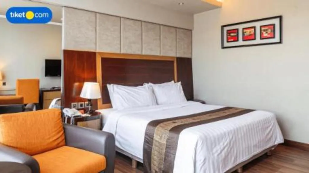 Bed in Regent's Park Hotel at Kayutangan Malang