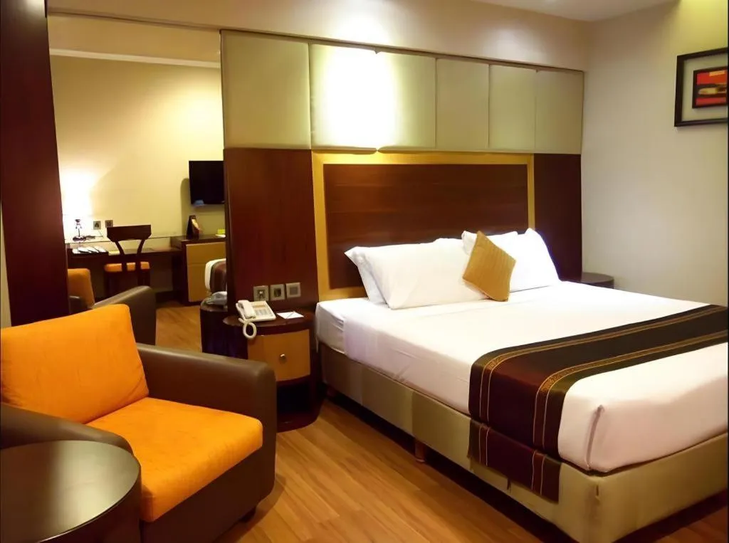 Bed in Regent's Park Hotel at Kayutangan Malang