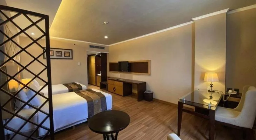 Bed in Regent's Park Hotel at Kayutangan Malang