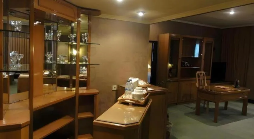 Regent's Park Hotel at Kayutangan Malang