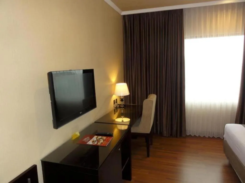 Bed in Regent's Park Hotel at Kayutangan Malang