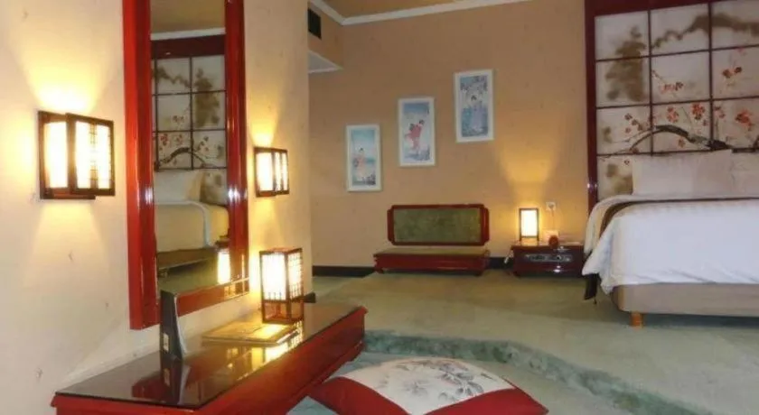 Bed in Regent's Park Hotel at Kayutangan Malang