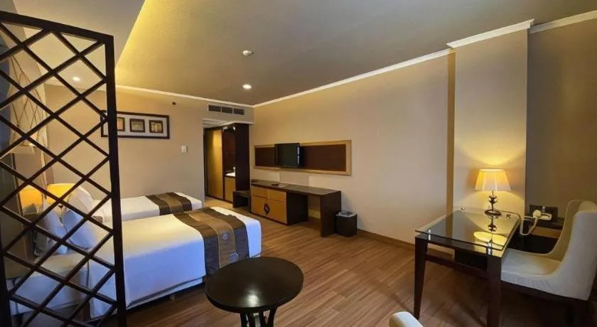Bed in Regent's Park Hotel at Kayutangan Malang