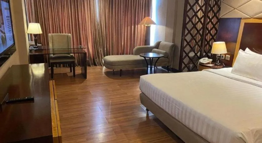 Bed in Regent's Park Hotel at Kayutangan Malang