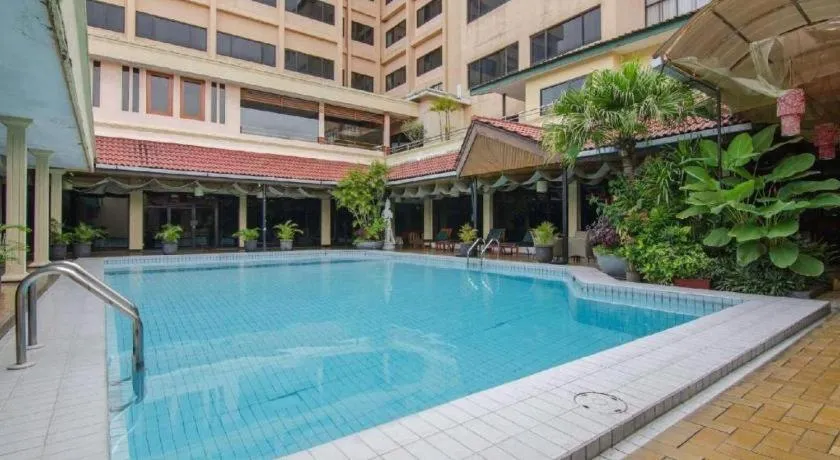 Regent's Park Hotel at Kayutangan Malang