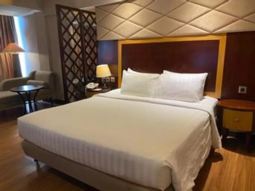 Bed in Regent's Park Hotel at Kayutangan Malang