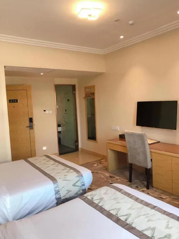 Bed in ST. MORITZ BUSINESS HOTEL