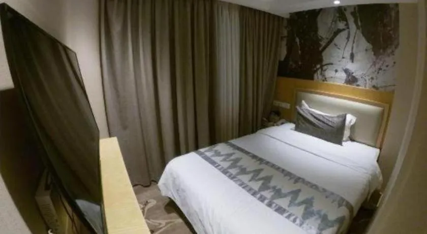 Bed in ST. MORITZ BUSINESS HOTEL