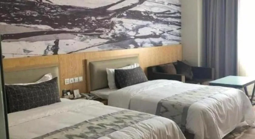 Bed in ST. MORITZ BUSINESS HOTEL