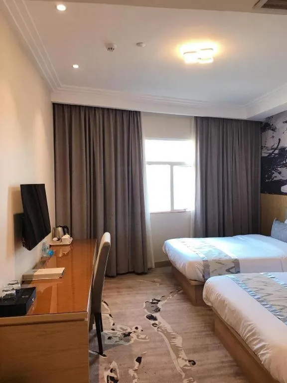 Bed in ST. MORITZ BUSINESS HOTEL