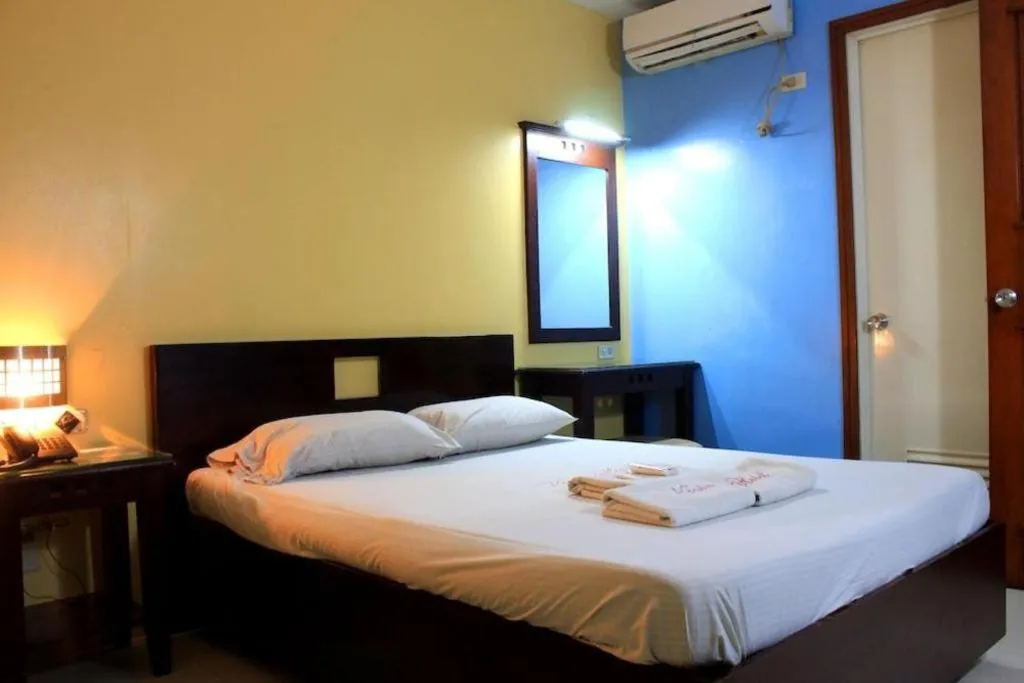Bed in Vista Hotel Recto