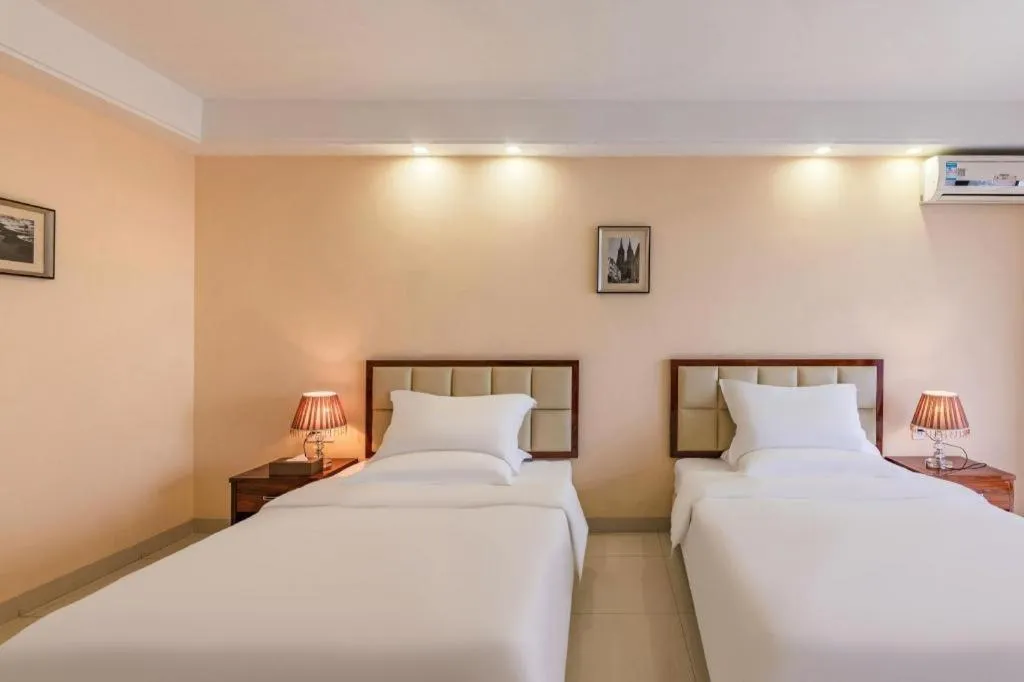 Bed in Foshan Baolong Hotel