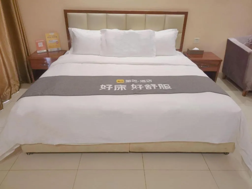 Bed in Foshan Baolong Hotel