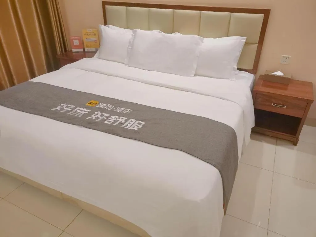 Bed in Foshan Baolong Hotel