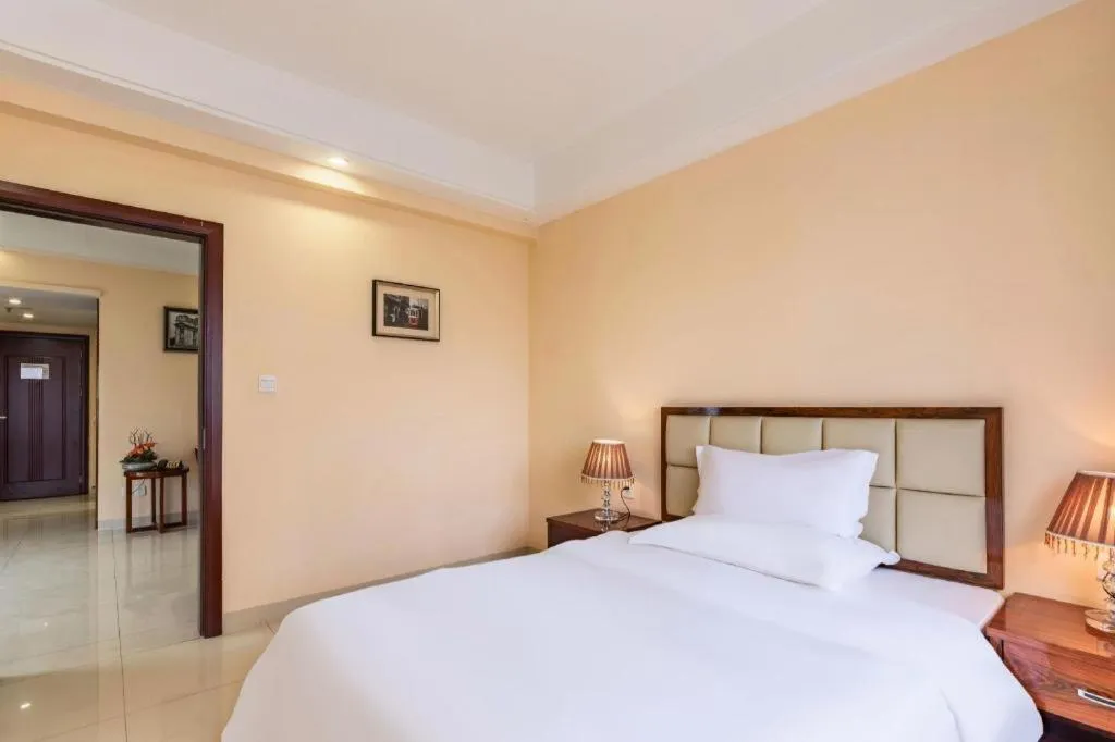 Bed in Foshan Baolong Hotel