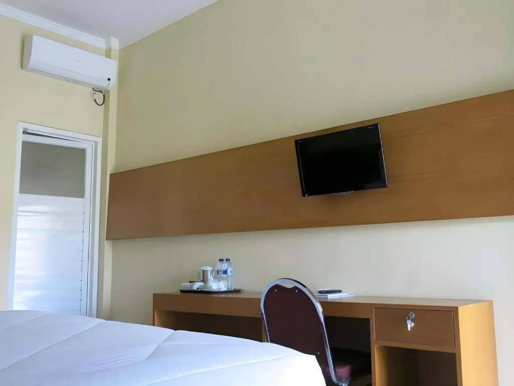 Bed in Parai Beach Resort Telengria