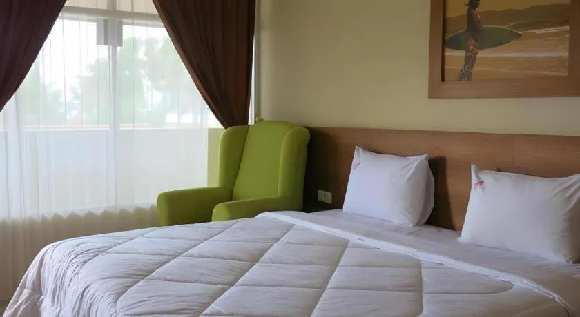 Bed in Parai Beach Resort Telengria