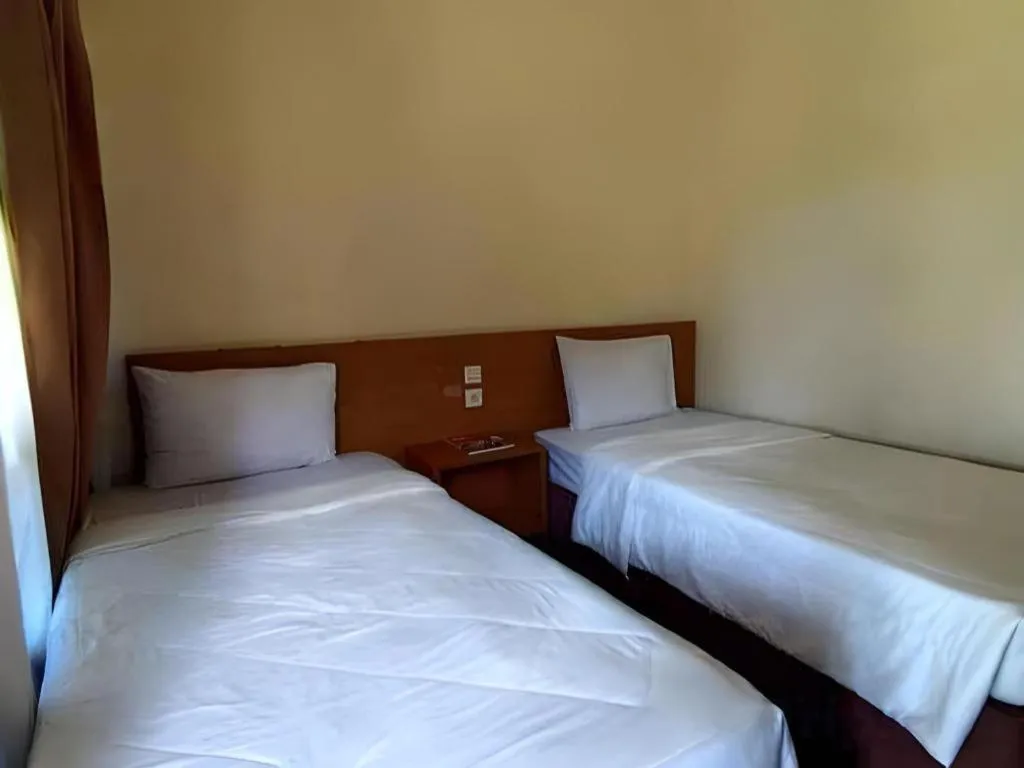 Bed in Parai Beach Resort Telengria