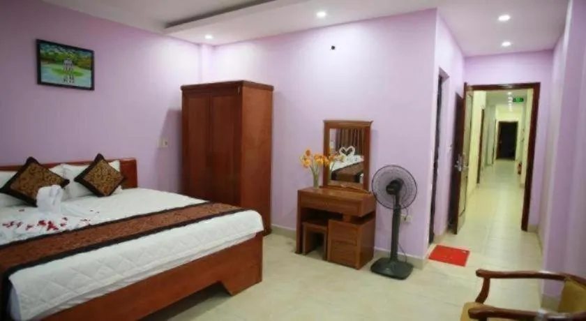 Bed in The Jade Dragon hotel