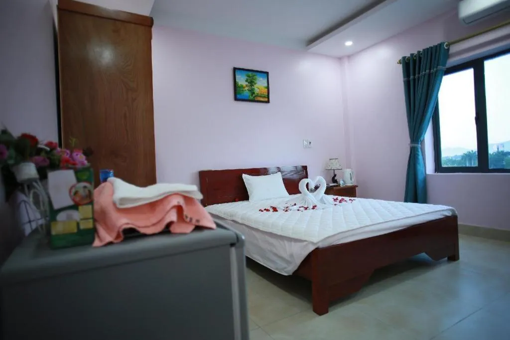 Bed in The Jade Dragon hotel