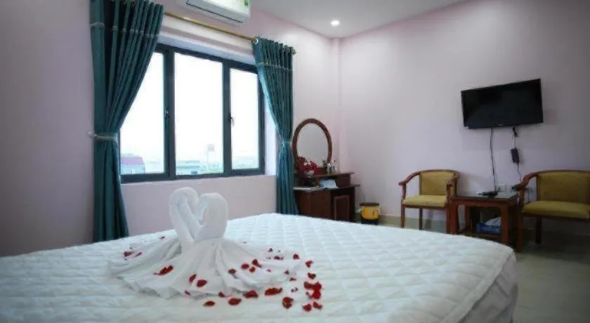 Bed in The Jade Dragon hotel