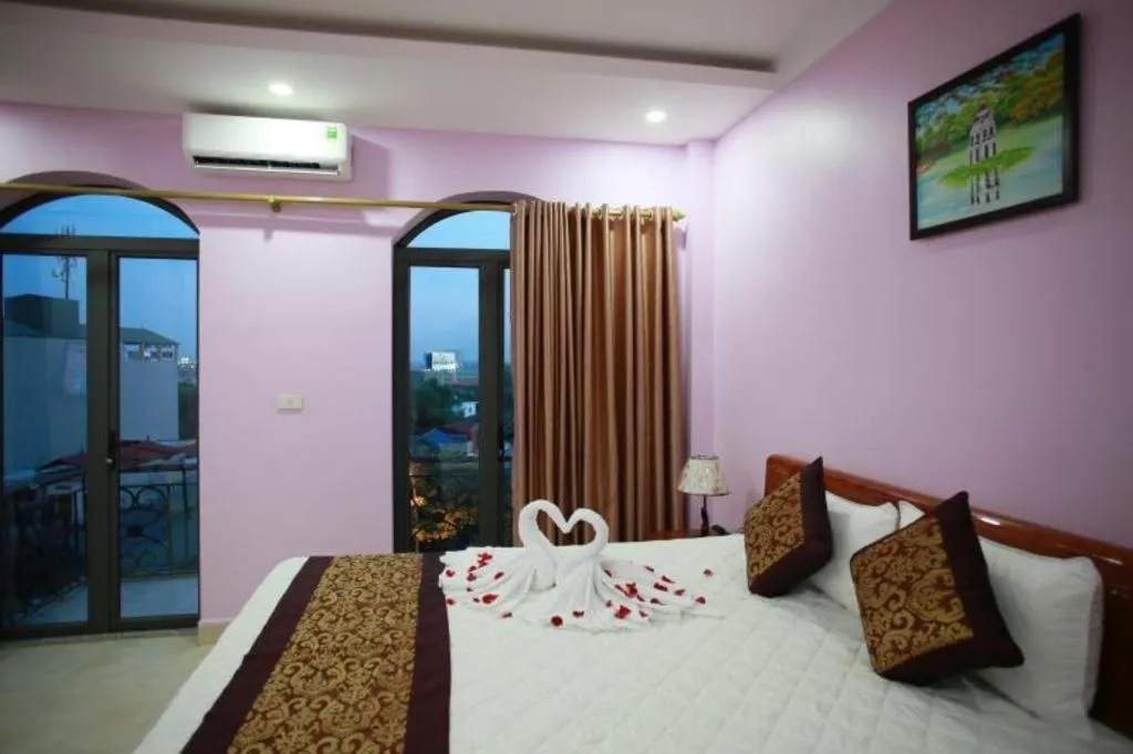 Bed in The Jade Dragon hotel