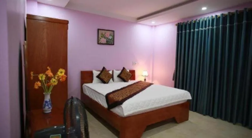 Bed in The Jade Dragon hotel