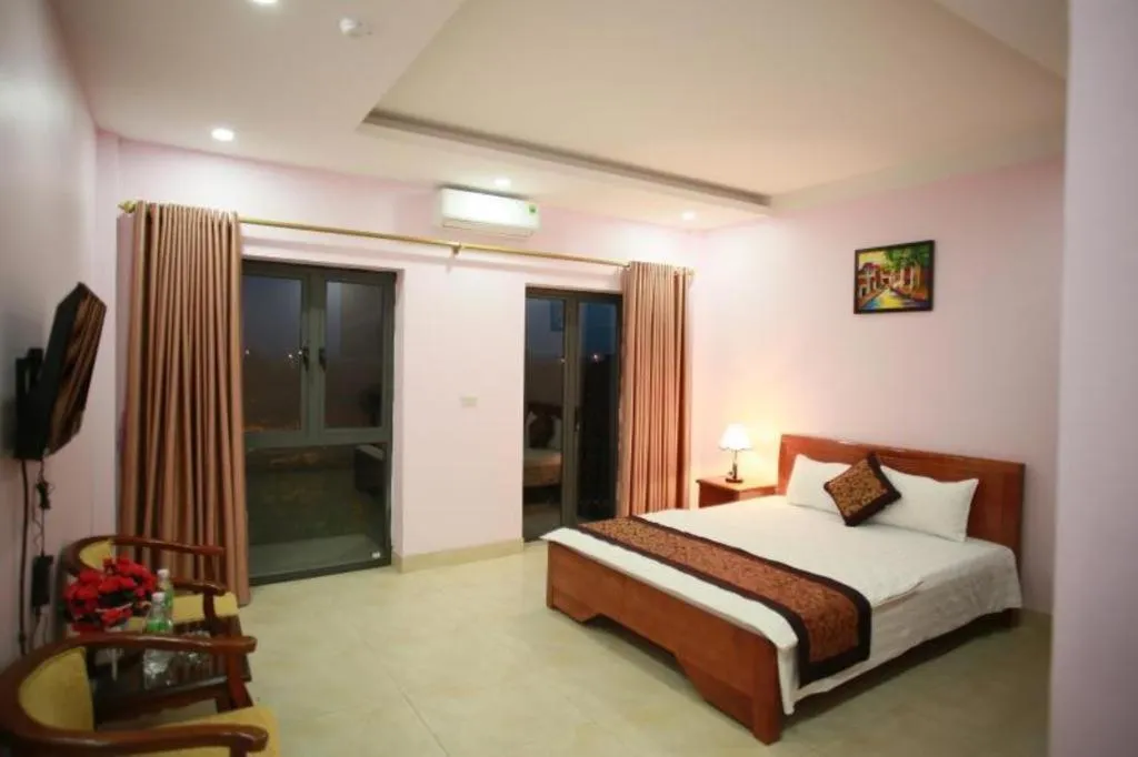 Bed in The Jade Dragon hotel