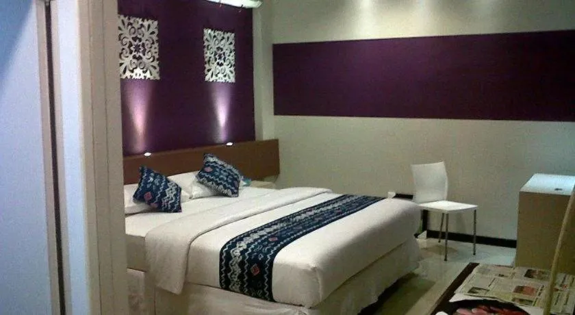 Bed in Queen City Hotel