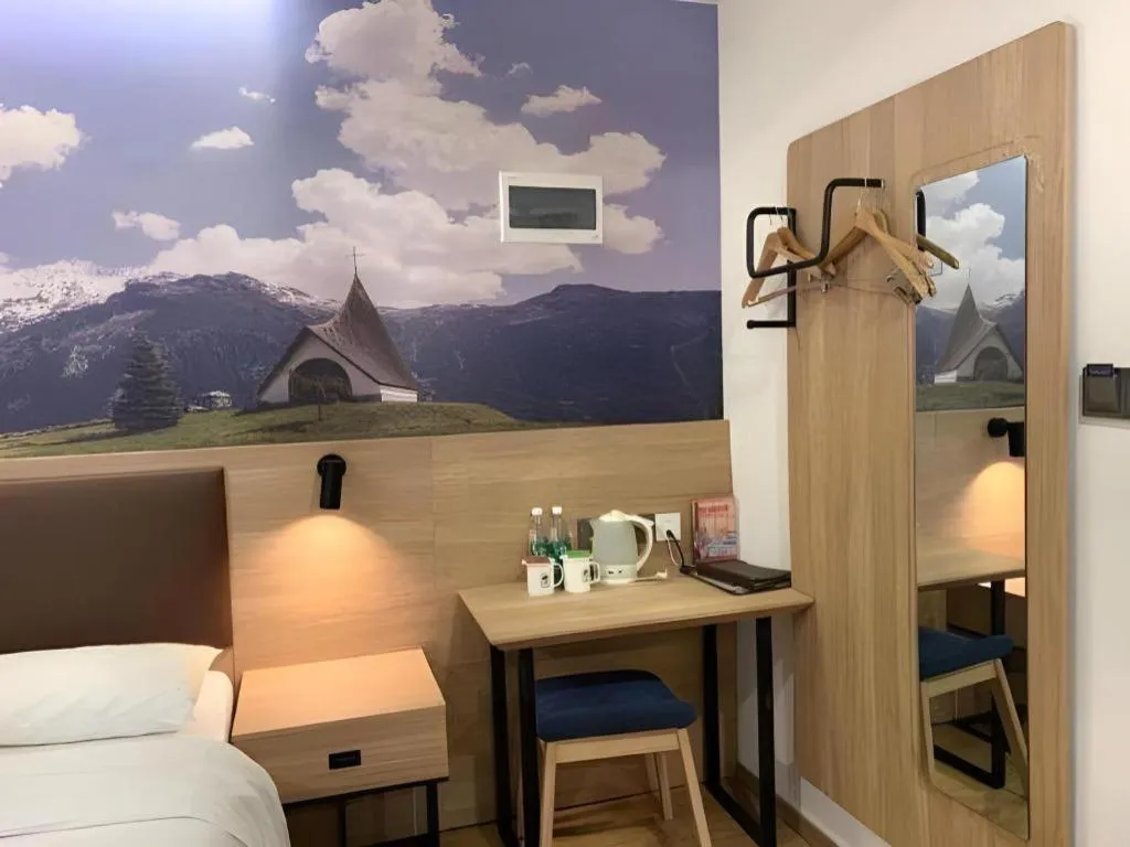 Bed in GreenTree Inn Beijing Chaoyang District Shilihe Subway Station Express Hotel