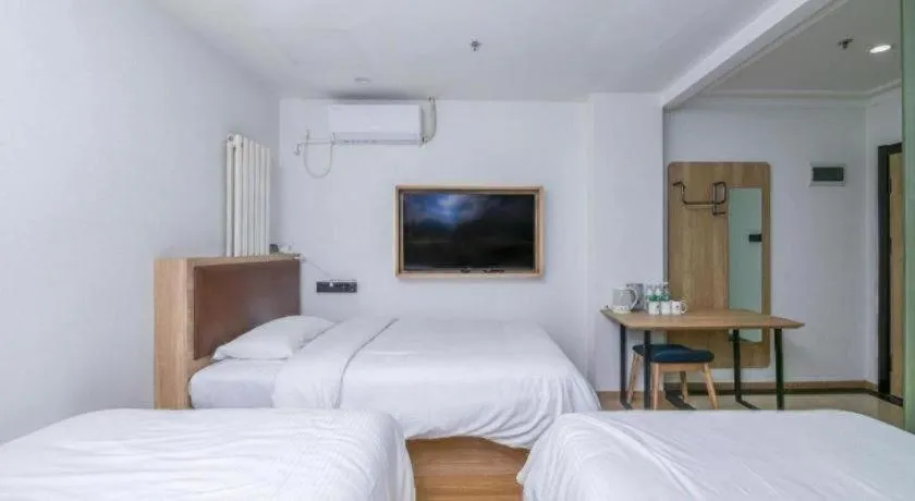 Bed in GreenTree Inn Beijing Chaoyang District Shilihe Subway Station Express Hotel