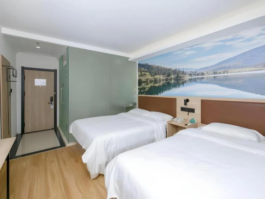 Bed in GreenTree Inn Beijing Chaoyang District Shilihe Subway Station Express Hotel