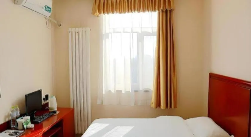 Bed in GreenTree Inn Beijing Chaoyang District Shilihe Subway Station Express Hotel