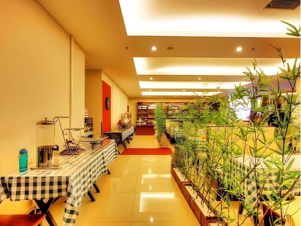 GreenTree Inn Beijing Chaoyang District Shilihe Subway Station Express Hotel