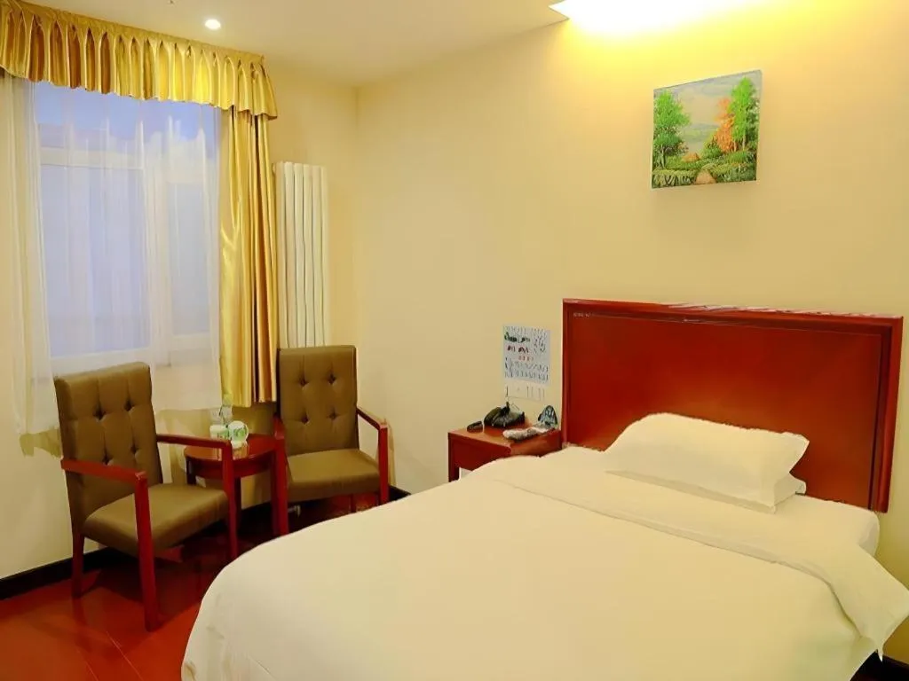 Bed in GreenTree Inn Beijing Chaoyang District Shilihe Subway Station Express Hotel
