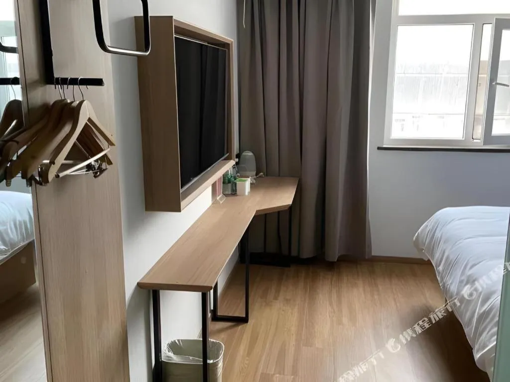 Bed in GreenTree Inn Beijing Chaoyang District Shilihe Subway Station Express Hotel