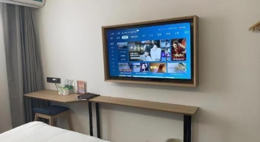 Bed in GreenTree Inn Beijing Chaoyang District Shilihe Subway Station Express Hotel