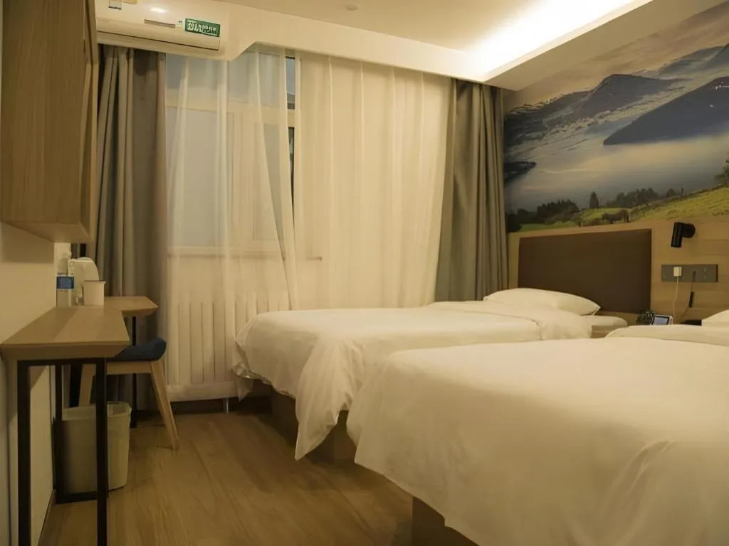 Bed in GreenTree Inn Beijing Chaoyang District Shilihe Subway Station Express Hotel