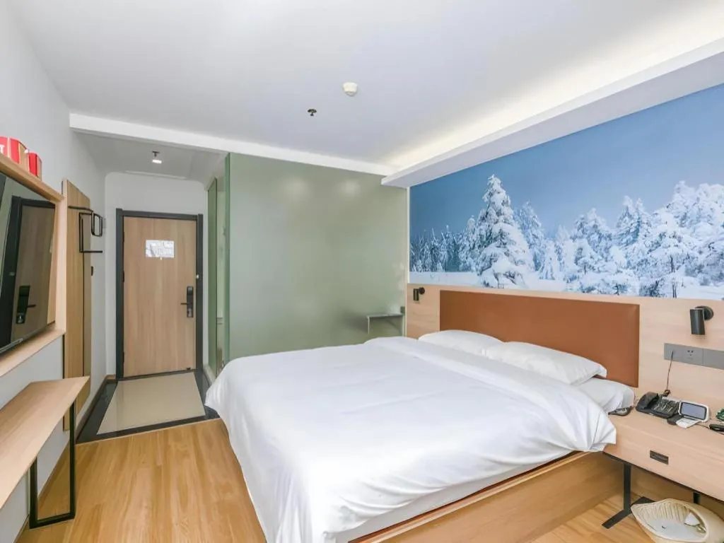 Bed in GreenTree Inn Beijing Chaoyang District Shilihe Subway Station Express Hotel
