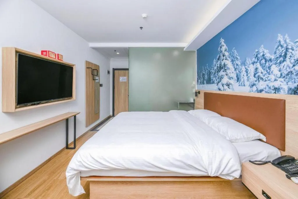 Bed in GreenTree Inn Beijing Chaoyang District Shilihe Subway Station Express Hotel