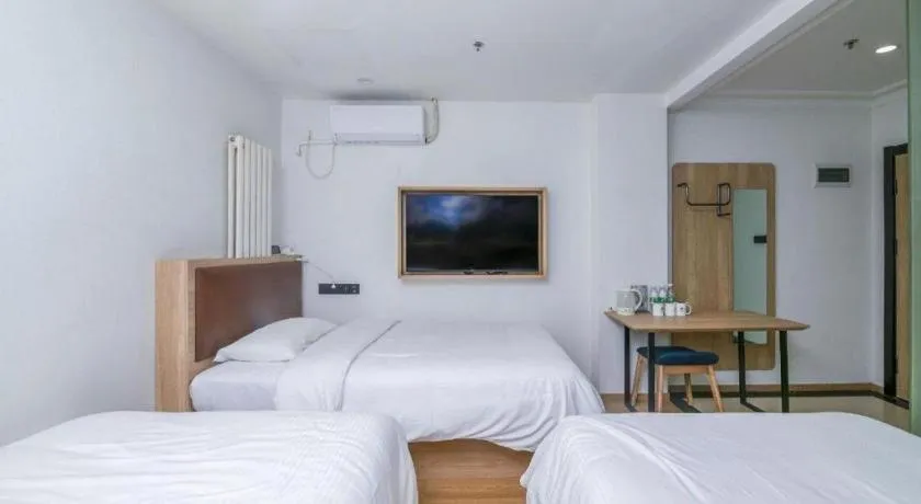Bed in GreenTree Inn Beijing Chaoyang District Shilihe Subway Station Express Hotel