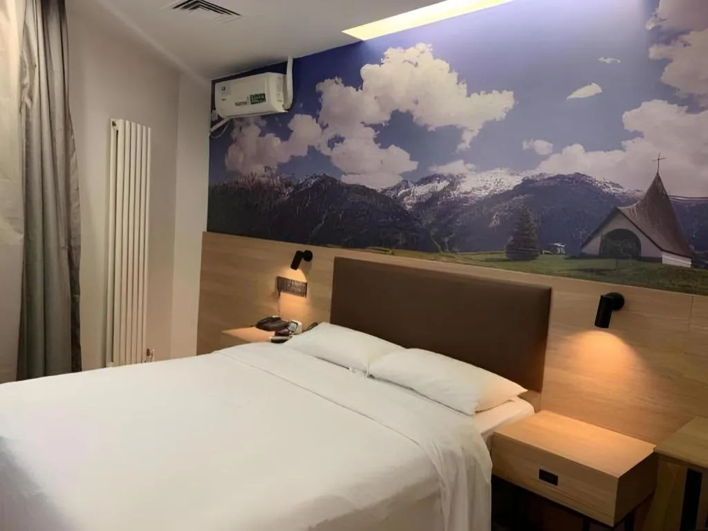 Bed in GreenTree Inn Beijing Chaoyang District Shilihe Subway Station Express Hotel