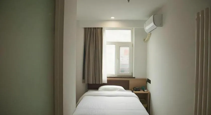 Bed in GreenTree Inn Beijing Chaoyang District Shilihe Subway Station Express Hotel
