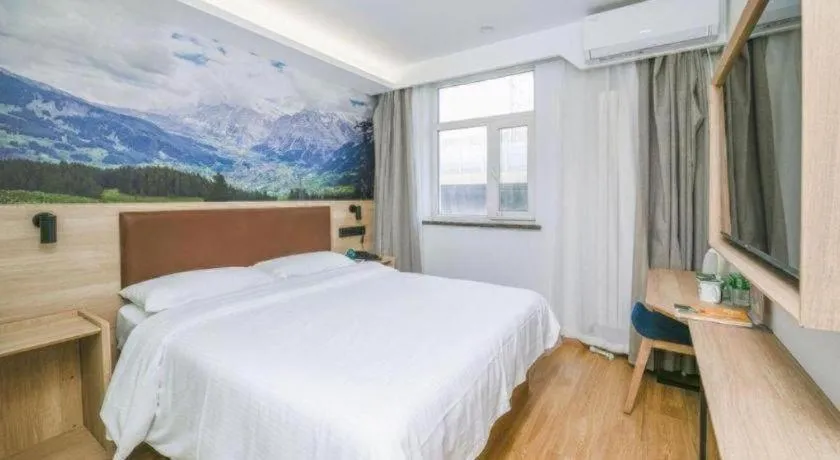 Bed in GreenTree Inn Beijing Chaoyang District Shilihe Subway Station Express Hotel