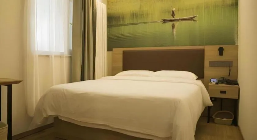 Bed in GreenTree Inn Beijing Chaoyang District Shilihe Subway Station Express Hotel